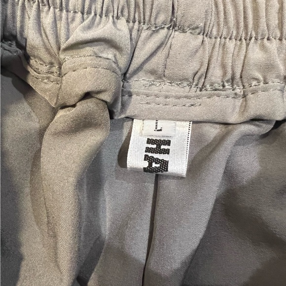 Hihaiyijia Velvet & Sequin Shorts - Picture 8 of 8